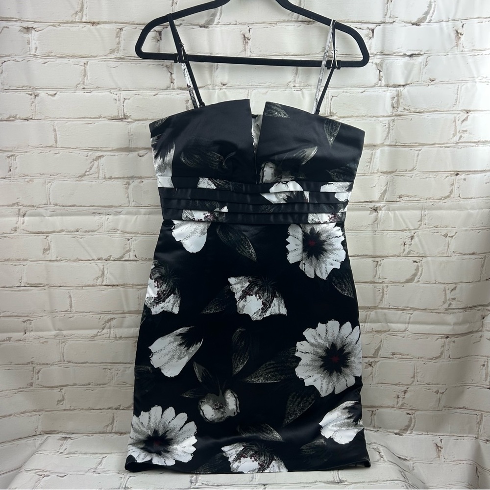 NWT RW&CO floral dress with boning and removable straps